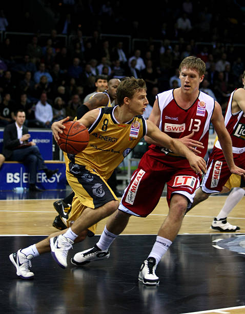 曾效力于 曾效力于